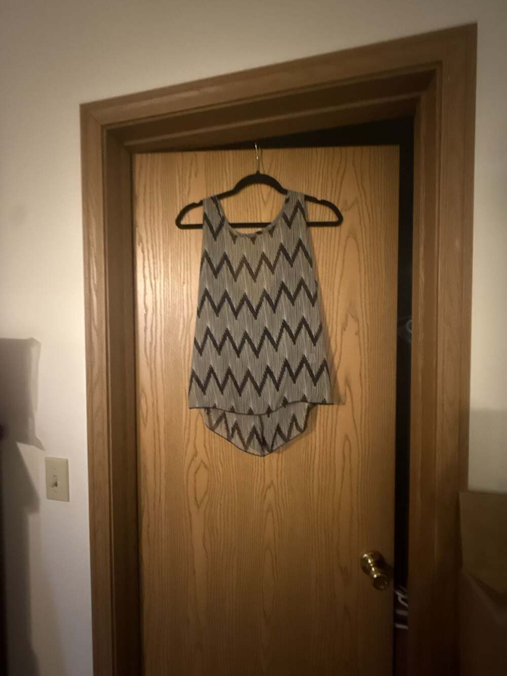 Chevron Print High-Low Sleeveless Tank Top with Back Bow Detail